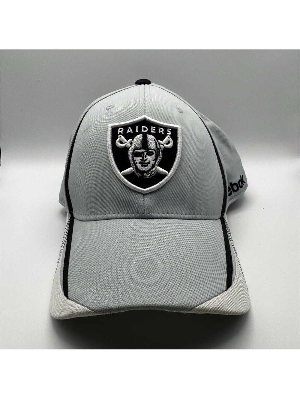 Vintage Reebok Oakland Raiders NFL Equipment Onfield Fitted Hat Grey Cap Y2K